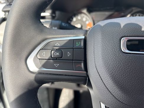 Used 2025 Jeep Compass Limited image 33