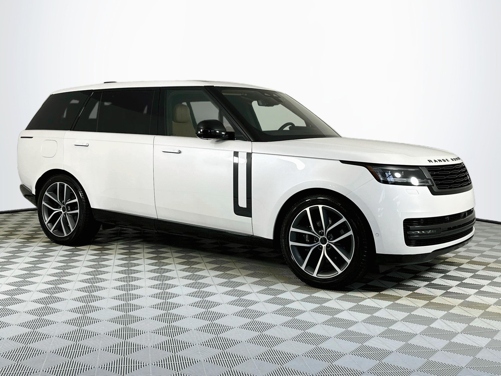 Certified 2026 Land Rover Range Rover Long Wheelbase SE AWD/4WD image 3