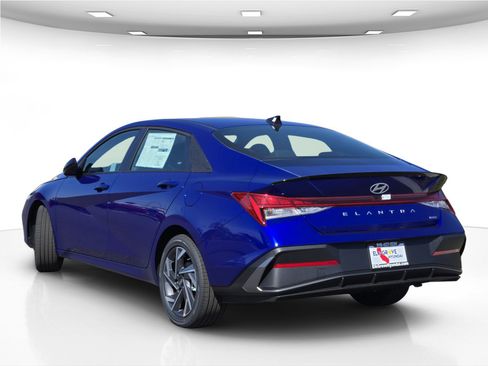 New 2025 Hyundai Elantra SEL image 7