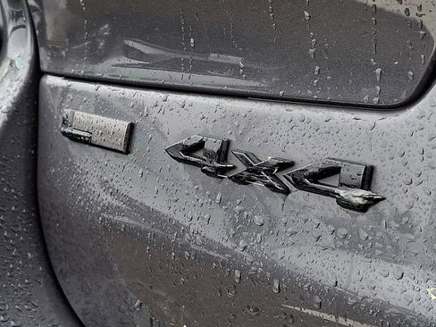 Used 2023 Jeep Grand Cherokee L Laredo image 32