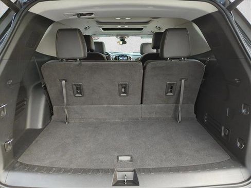 Used 2020 Chevrolet Traverse Premier w/ LPO, Blackout Package FWD image 6