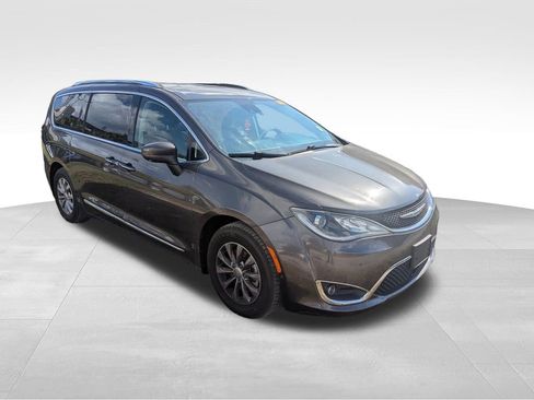 Used 2018 Chrysler Pacifica Touring-L w/ Advanced Safetytec Group image 6