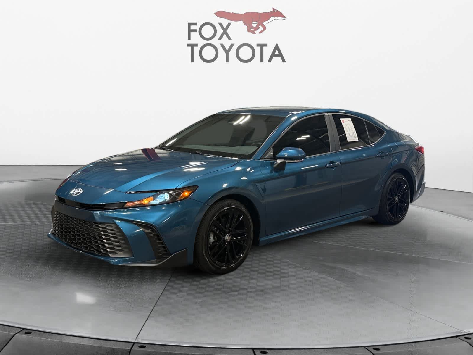 Used 2025 Toyota Camry SE FWD image 1