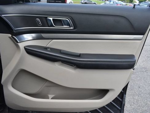 Used 2018 Ford Explorer XLT w/ XLT Technology Feature Bundle AWD/4WD image 44