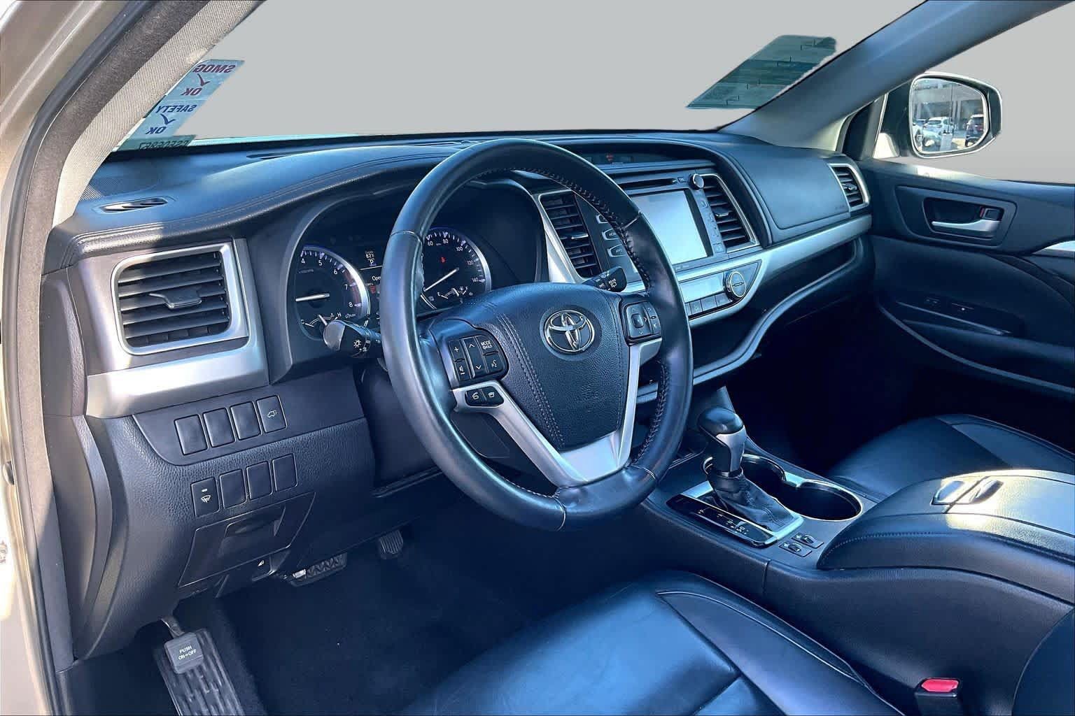 Used 2016 Toyota Highlander XLE FWD image 16