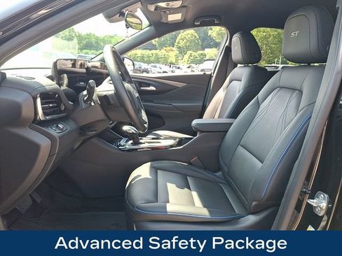 Used 2024 Buick Envista Sport Touring w/ Convenience I Package FWD image 2