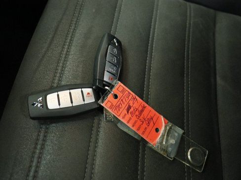 Used 2024 Mitsubishi Outlander SE FWD image 33