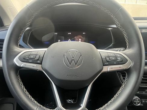 Certified 2024 Volkswagen Taos SE w/ MDO Package FWD image 9