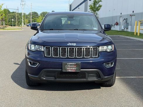 Used 2017 Jeep Grand Cherokee Laredo w/ Quick Order Package 23E AWD/4WD image 2