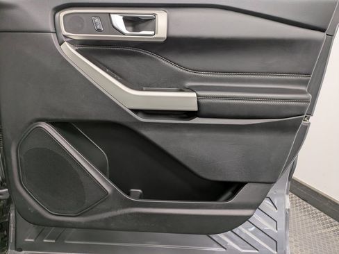 Used 2022 Ford Explorer XLT w/ Equipment Group 202A image 27