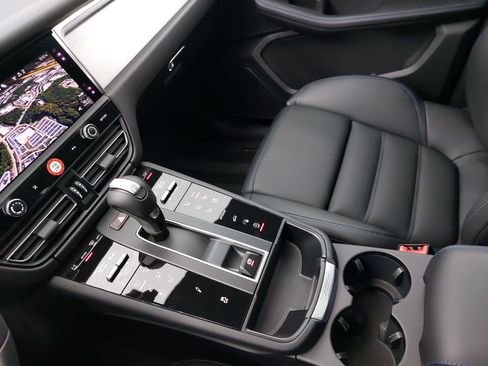 Used 2025 Porsche Macan Turbo image 26