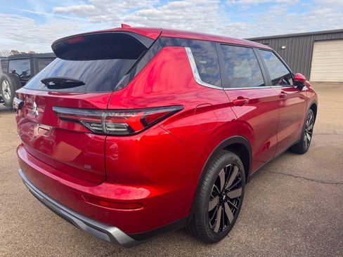 New 2026 Mitsubishi Outlander LE FWD image 6