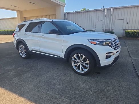 Used 2023 Ford Explorer Platinum w/ Technology Package AWD/4WD image 11
