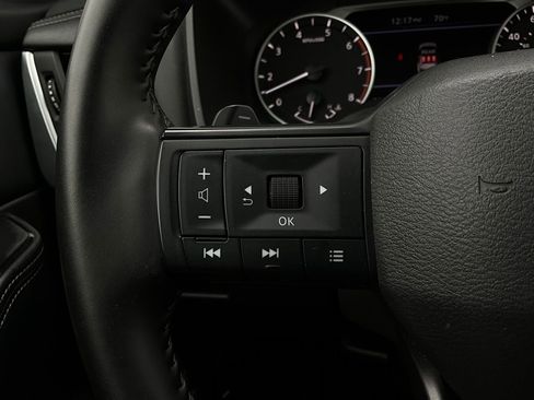 Used 2025 Nissan Rogue SV image 33