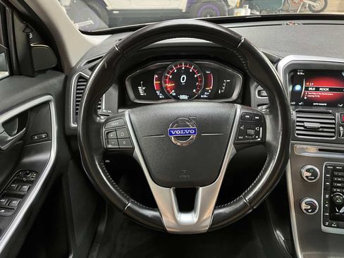 Used 2015 Volvo XC60 T5 w/ Proximity Package AWD/4WD image 12