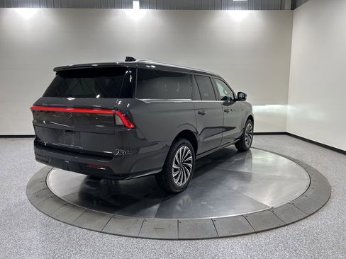 New 2026 Lincoln Navigator L Black Label AWD/4WD image 6