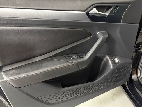 Used 2024 Volkswagen Jetta SE FWD image 16