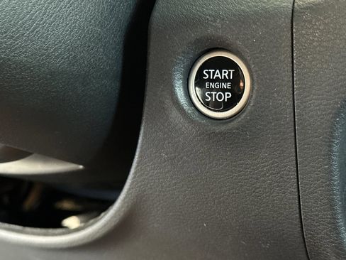 Used 2024 Nissan Frontier SV image 21