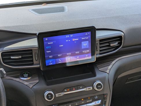 Used 2020 Ford Explorer Limited image 17