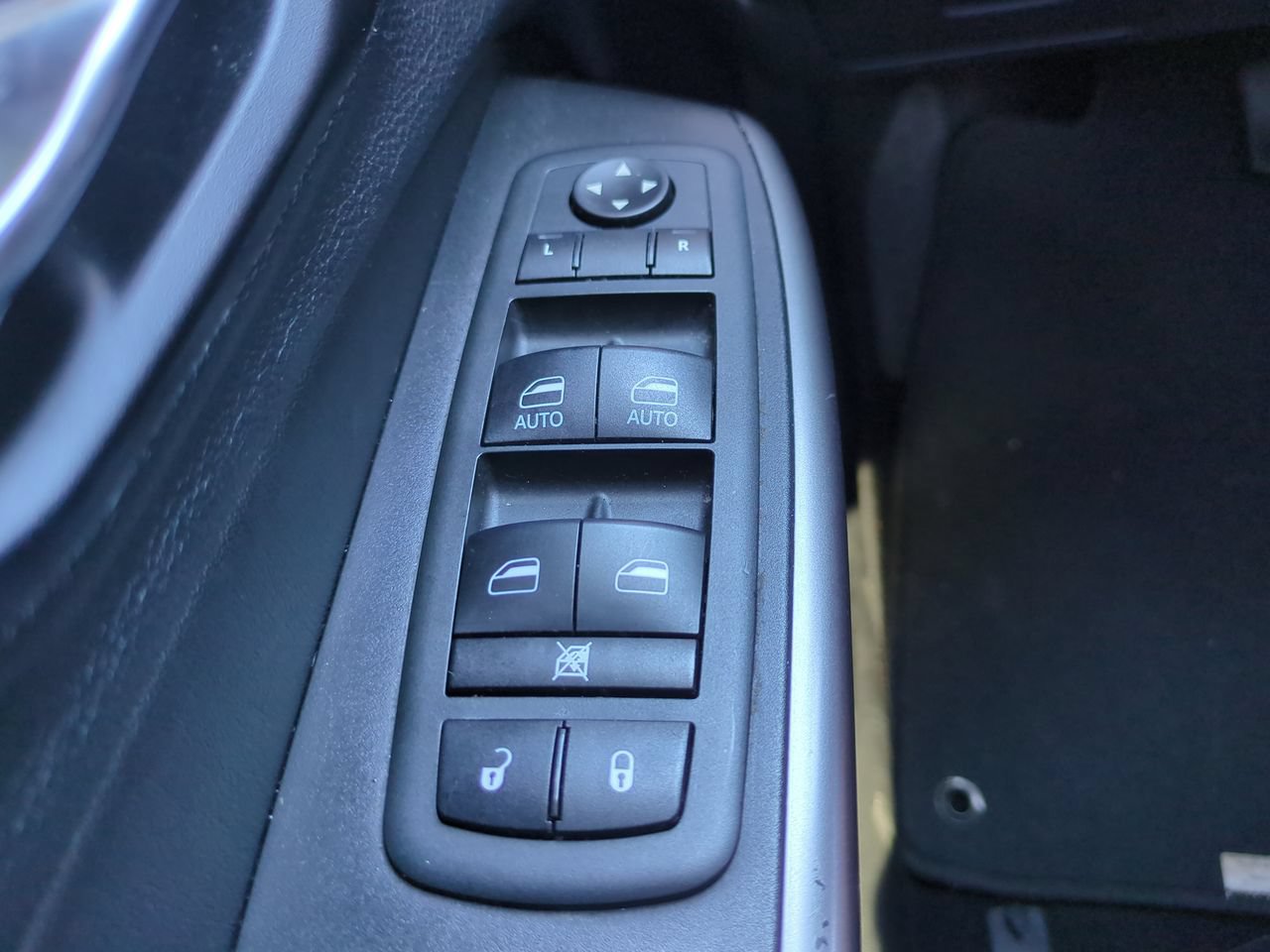 Used 2021 Jeep Cherokee Latitude Lux w/ Comfort/Convenience Group FWD image 22