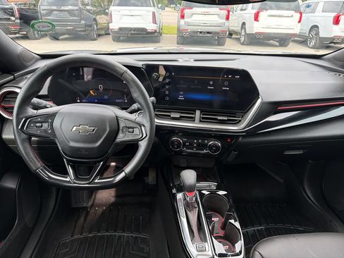 Used 2025 Chevrolet Trax RS w/ Sunroof Package FWD image 13