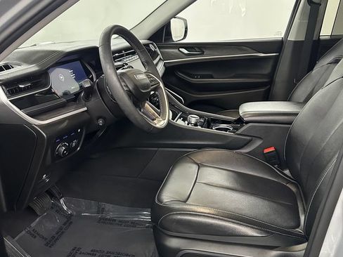 Used 2023 Jeep Grand Cherokee 4WD 4xe w/ Luxury Tech Group II image 11