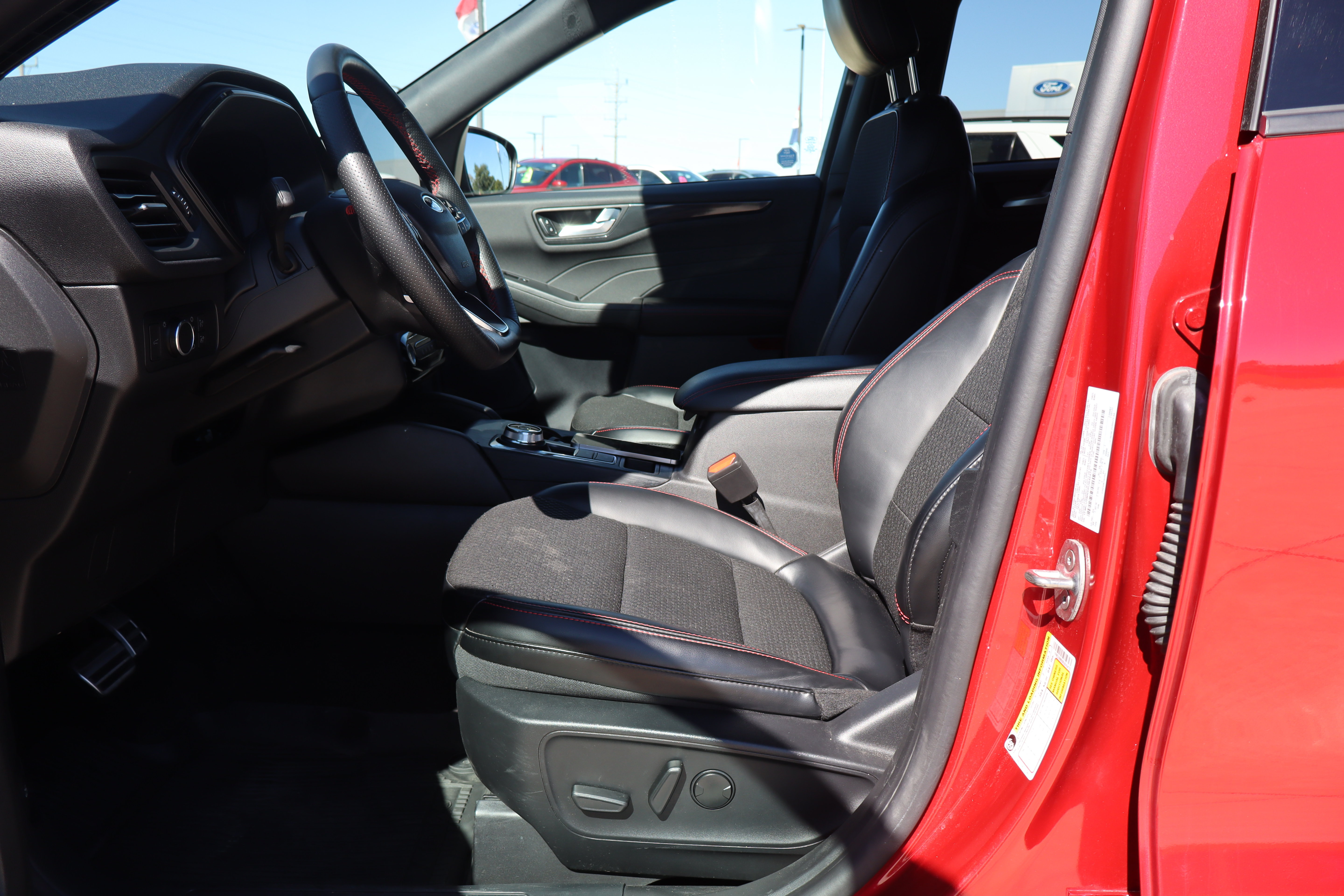 Used 2024 Ford Escape ST-Line w/ Tech Pack #1 AWD/4WD image 9