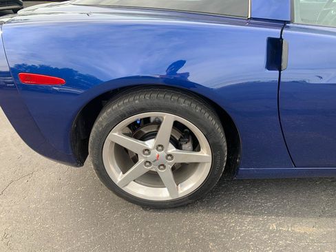 Used 2005 Chevrolet Corvette Coupe w/ Preferred Equipment Group RWD image 21
