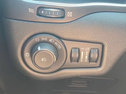 Used 2022 Jeep Cherokee Trailhawk w/ Sun, Sound & Nav Group AWD/4WD image 26