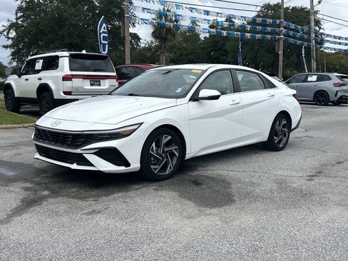 Used 2025 Hyundai Elantra Limited FWD image 8