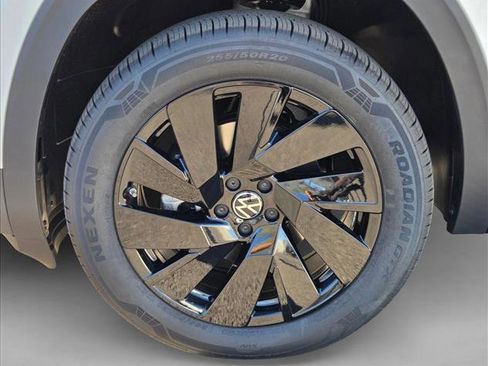 New 2026 Volkswagen Atlas SE image 10