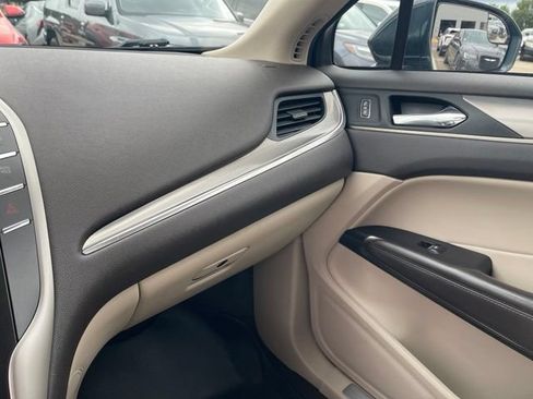 Used 2019 Lincoln MKC Premiere FWD image 25