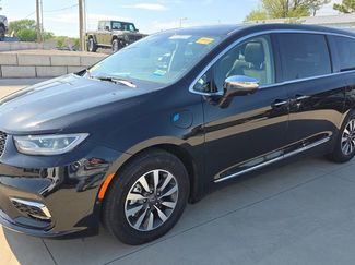 Used 2022 Chrysler Pacifica Limited video 1