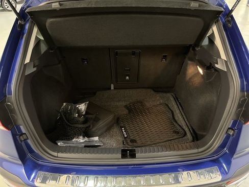 Certified 2023 Volkswagen Taos SE w/ Panoramic Sunroof Package FWD image 12