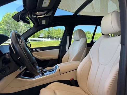Used 2019 BMW X5 xDrive40i w/ Convenience Package AWD/4WD image 3