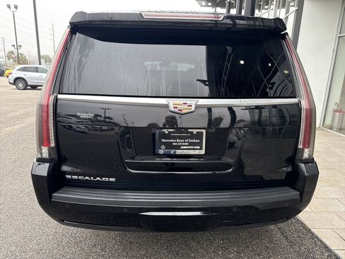 Used 2019 Cadillac Escalade ESV Premium Luxury image 3