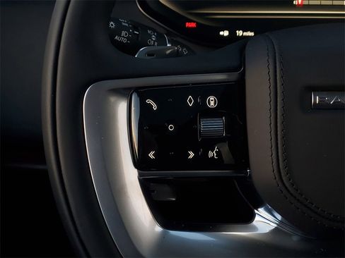 New 2025 Land Rover Range Rover SE image 16