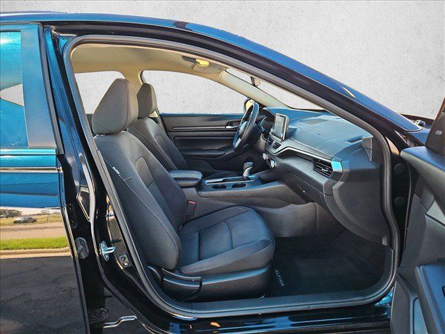 Used 2025 Nissan Altima 2.5 SV FWD image 20
