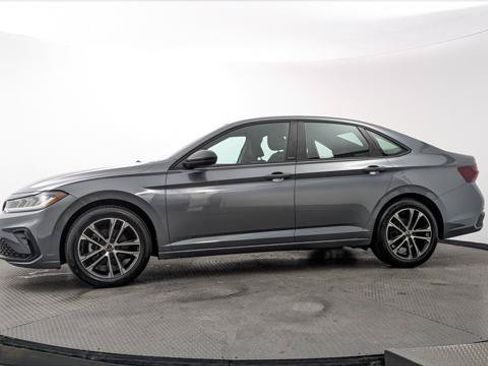 Used 2025 Volkswagen Jetta Sport FWD image 3