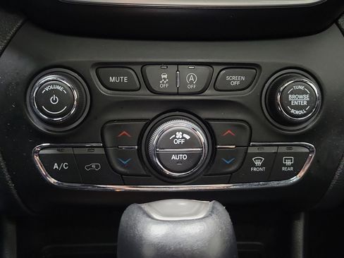 Used 2020 Jeep Cherokee High Altitude image 35