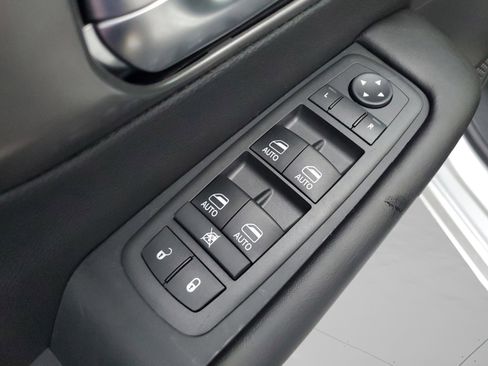 New 2026 Chrysler Voyager LX image 30