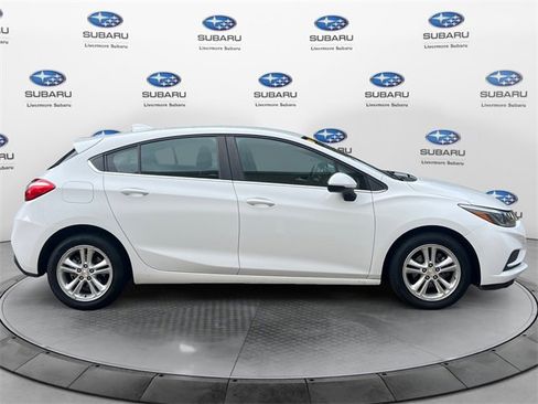 Used 2018 Chevrolet Cruze LT image 3
