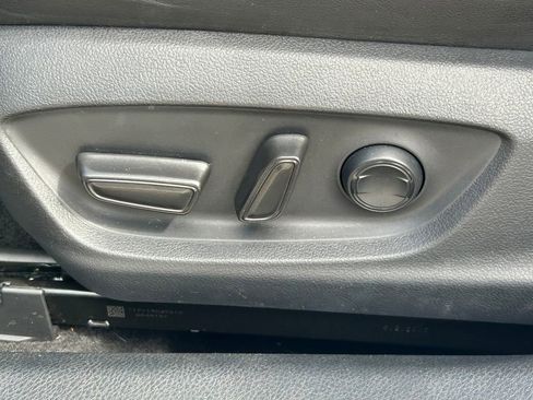 Used 2019 Toyota Avalon XSE image 23