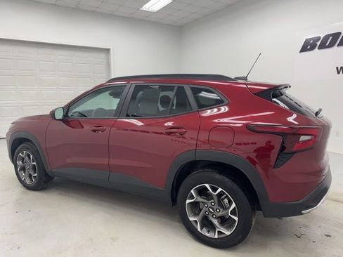 Used 2024 Chevrolet Trax LT FWD image 7