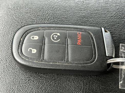 Used 2015 Jeep Cherokee Limited image 13