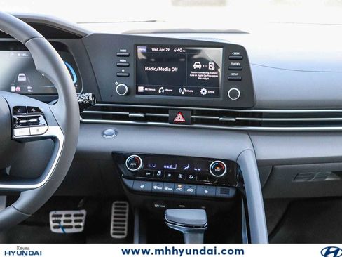 New 2026 Hyundai Elantra SEL Sport FWD image 15