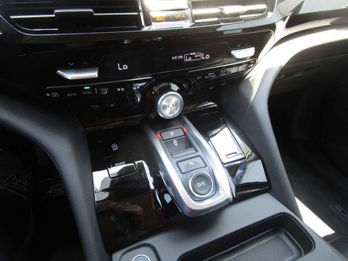 Certified 2025 Acura MDX SH-AWD w/ Technology Package image 18