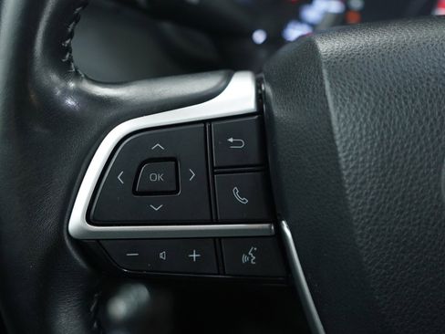 Used 2023 Toyota Highlander XLE image 28