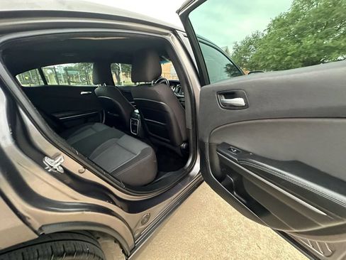 Used 2017 Dodge Charger SE RWD image 21