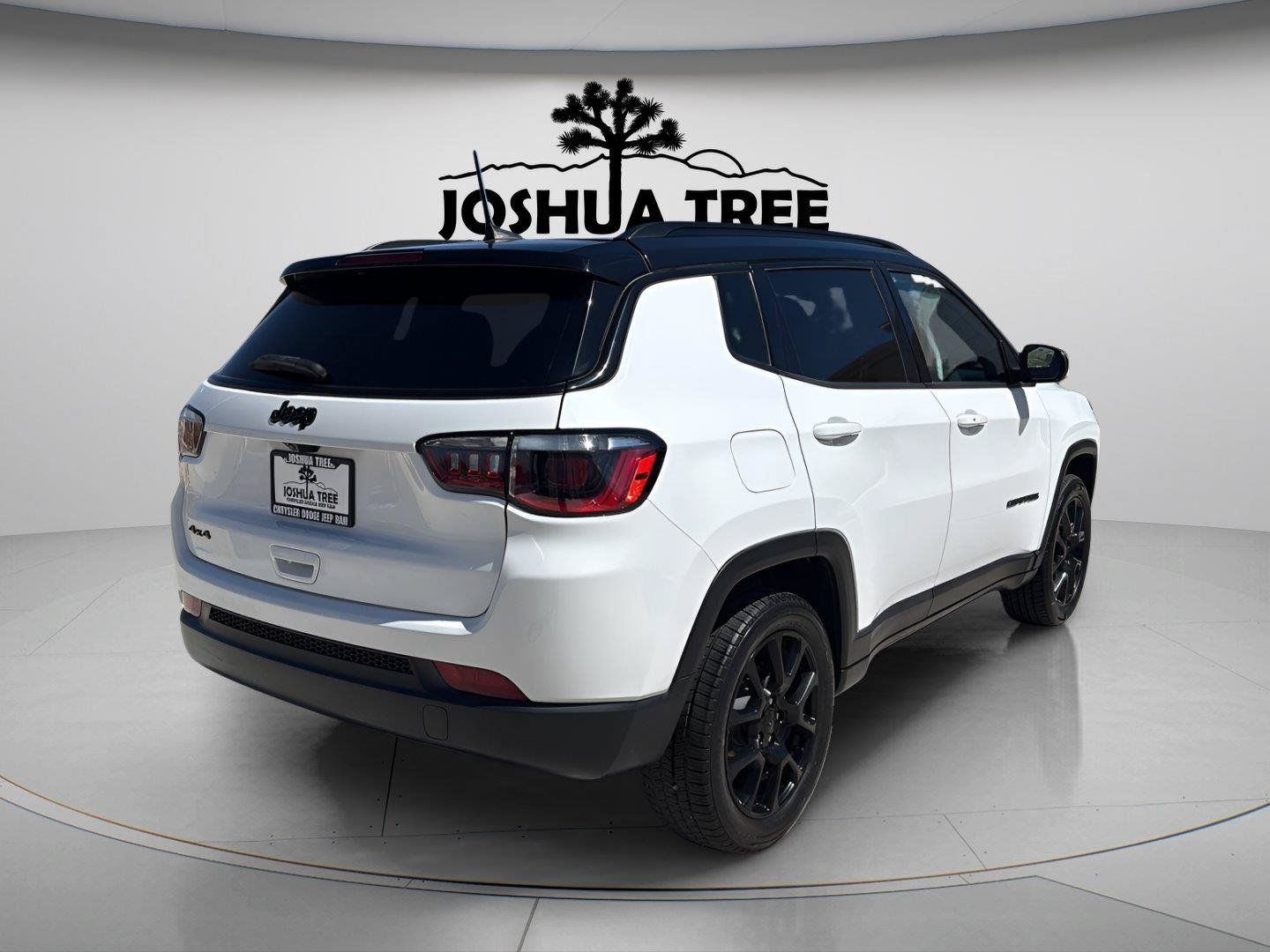 Used 2023 Jeep Compass Latitude AWD/4WD image 7
